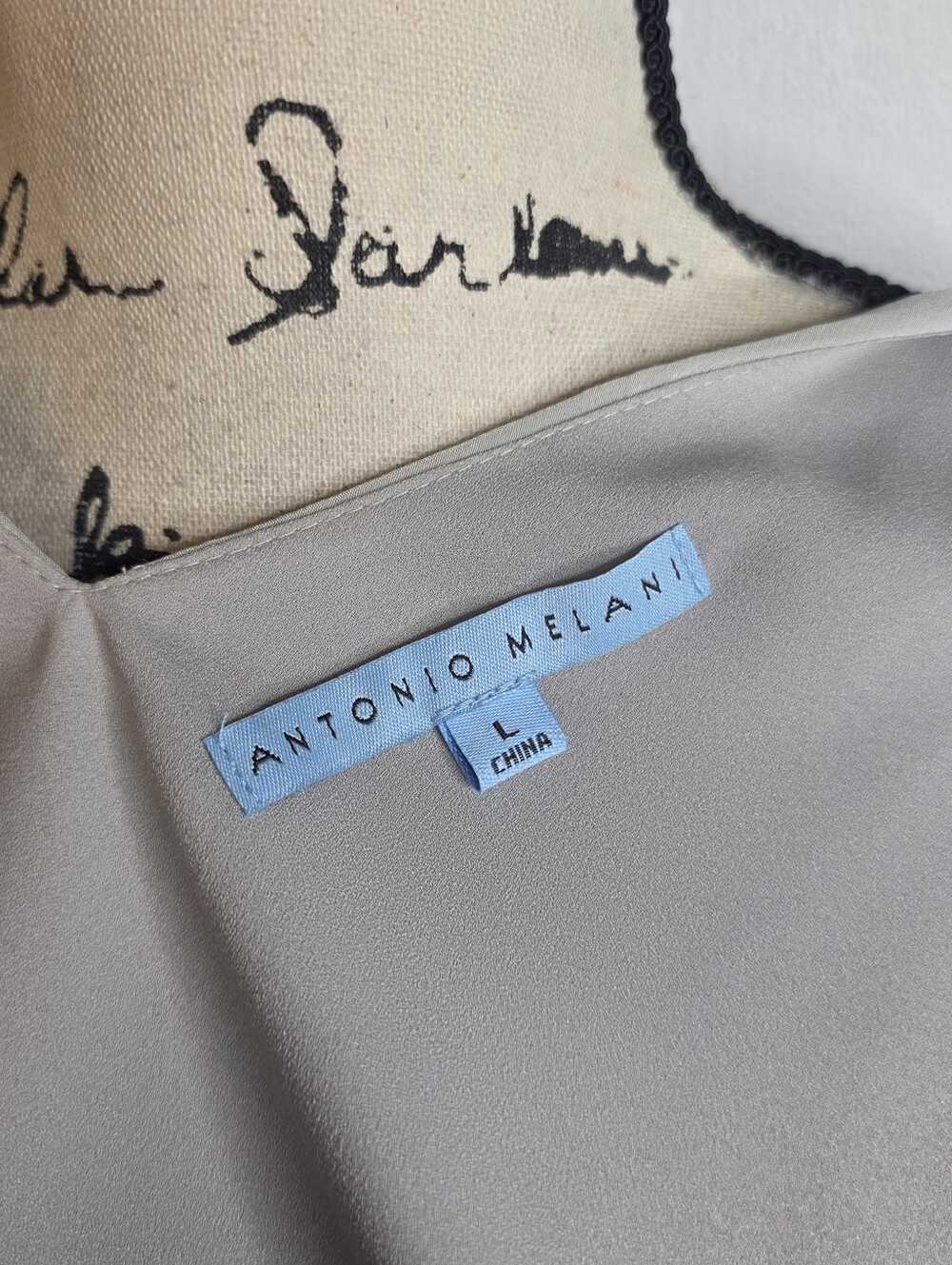 ANTONIO MELANI 100% Silk Lace-Trim V-Neck Camisole in Light Gray Sz L - Picture 2 of 3